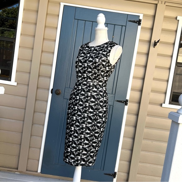 Calvin Klein Black and White Midi Dress Women’s Size 6 - Picture 2 of 8